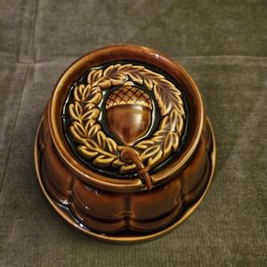 New Williams Sonoma Acorn Cranberry Mold